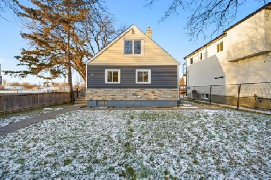 FOR SALE: Cozy Character Home with Double Garage Image# 10