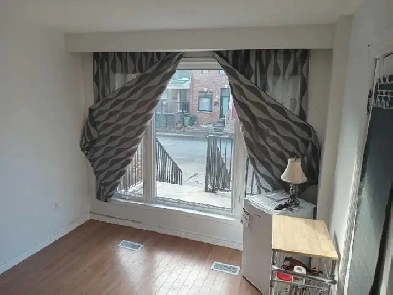 Bright clean room for rent Image# 1