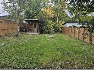 ROYAL YORK-QUEENSWAY/2BDRM MAIN FLOOR OF HOUSE $2100 550 UTIL Image# 1