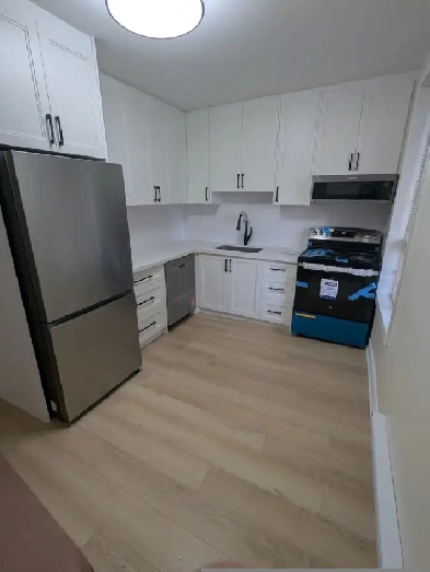 Newly Renovated 2 Bedroom Apt on corner of Bloor and Palmerston Image# 1