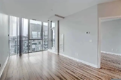 1 1 Condo including Parking near Square One w/ Pool & Gym Image# 1