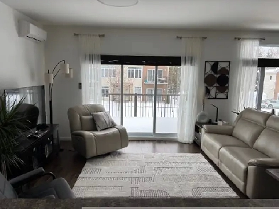 Condo à louer Image# 1