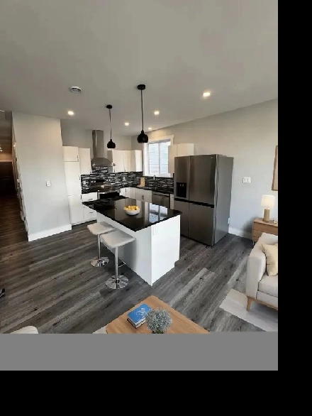 Room for rent with 3 female students in shared new apartment Image# 3