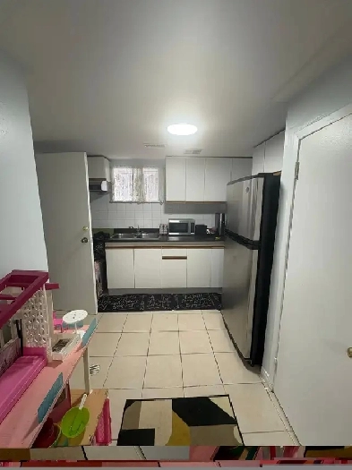 1 Bedroom basement with Living room on Rent Image# 1