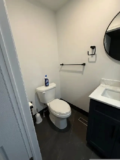 Spacious 1 Master Bed Room   en Suite  NOW AVAILABLE Image# 1