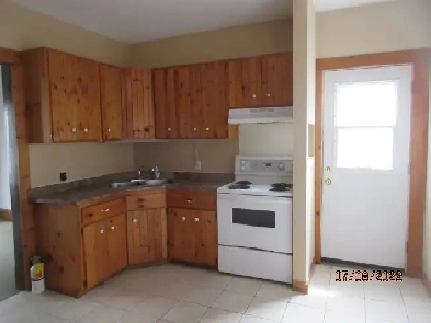 12 Niagara F O 3 bedrooms house can show now Image# 9