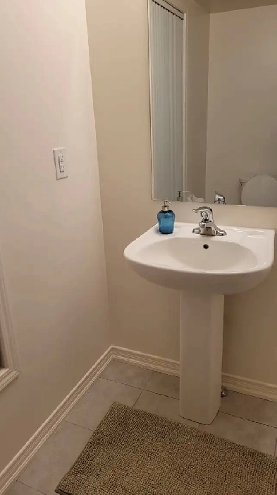 Bright and Spacious Room for Rent Image# 1