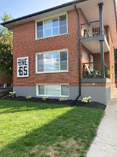 Premium One Bedroom   Den   Garage Image# 8
