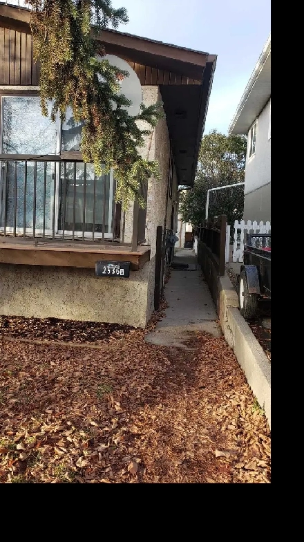 Cosy 2 Bedrooms Mainfloor located in Radisson Haight Image# 1