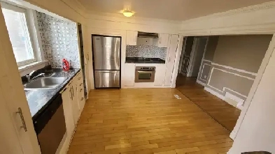 THREE-BEDROOM MAIN FLOOR HOUSE Image# 1