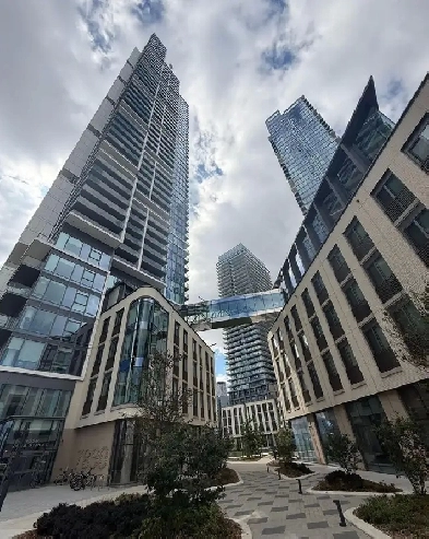 Rent 2 bdr/2 wsrm  Condo  at Vaughan Subway station Image# 3