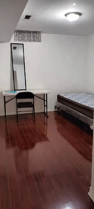 Private room Available Jan 1st Macowan and Steels. Image# 2