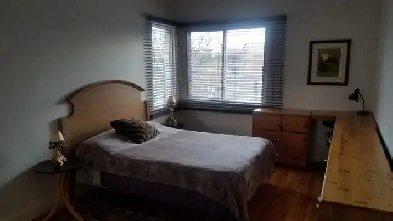 Private room for rent / Chambre meublée à louer Image# 2