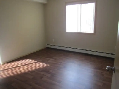 CLEAN QUIET ADULT ONLY APARTMENT IN WEST LETHBRIDGE Image# 2