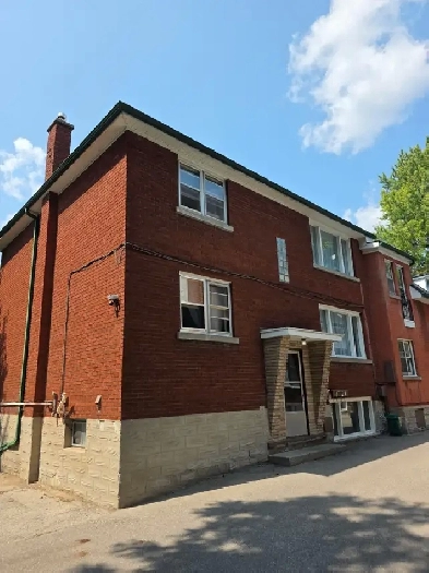 Renovated 1 Bedroom  Walk to Hospital and LRT  Prime Location