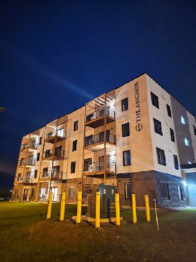 Brand New Waterfront Apartment Image# 25