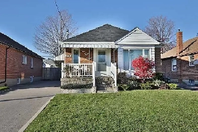 3 BR, 2 car parking basement unit, warden/lawrence Image# 1