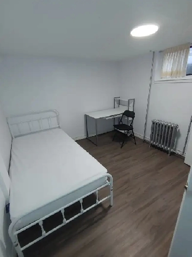 Furnished basement Bedroom in a duplex Feb 1, Ossington & Dupont Image# 4