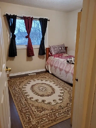 SPACIOUS 3 BEDROOM UPPER UNIT FOR RENT – MEADOWVALE Image# 1