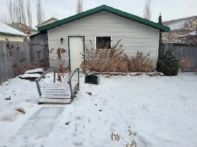 TERWILLEGAR, MAIN FLOOR AND SECOND FLOOR HOUSE FOR RENT Image# 2