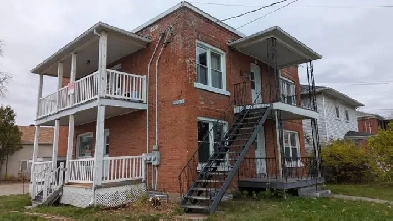 Triplex en brique à vendre Image# 2