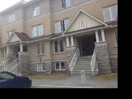 For Rent: Beautiful Executive Terrace home in Centrepointe Image# 2