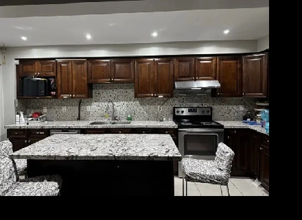 Spacious Master Bedroom for Rent Image# 3