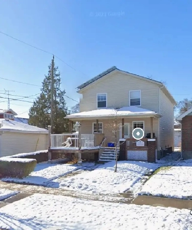 Private bedroom near University of Windsor