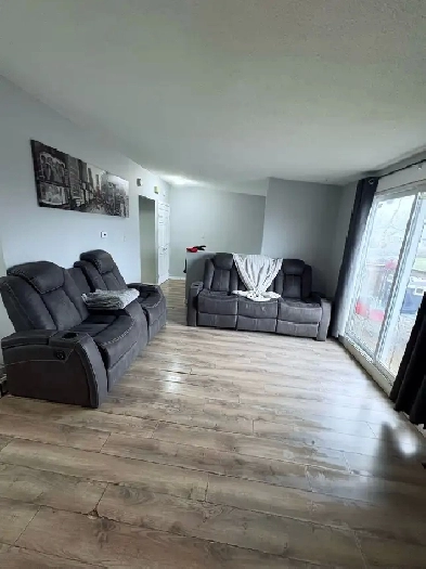 2 bedroom condo for rent (Radisson Heights se ) Image# 6