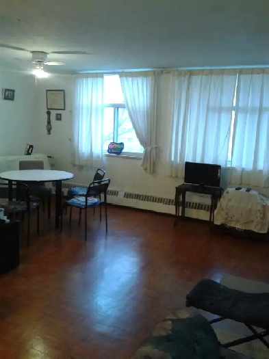 Large sunny Rm for rent Image# 1