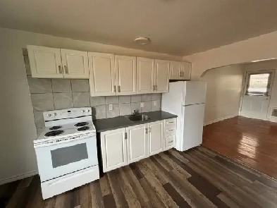 2 Bedroom Upstairs - Fifteenth St Image# 2