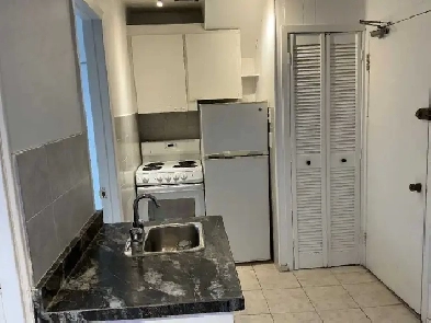 Broadview/Danforth - Bachelor Apartment for Rent Image# 5