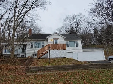 398 Bedford Highway:Great for living, home office, home business Image# 9