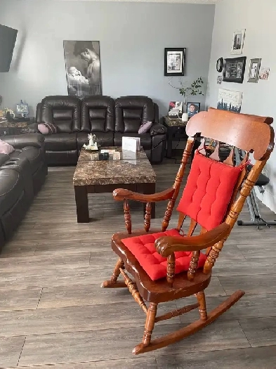 room for rent Millwoods 695 DD 300 now avail