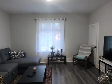 Charming 2-Bedroom Apartment: All-Inclusive, Steps from Downtown Image# 5