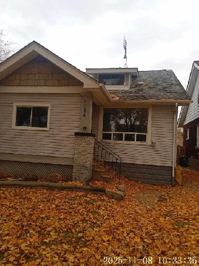 Private furnished rooms available for females