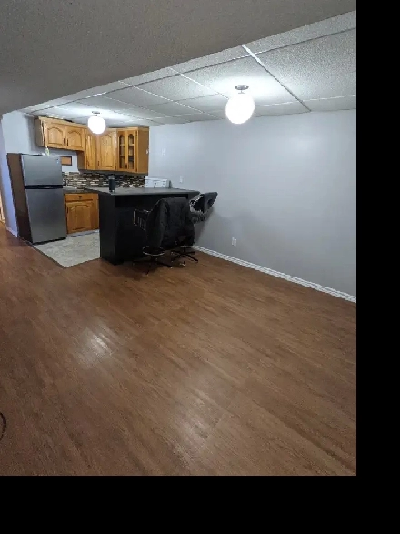 All Utilities Included 2-bedroom Basement Suite with WIFI Image# 3