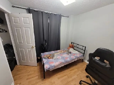 Private Room on the upper level for rent in Mississauga