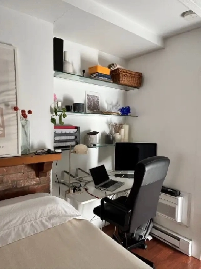 Charming all-inclusive furnished studio – minutes from downtown Image# 8