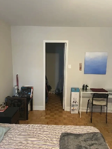 Spacious private bedroom Image# 3