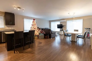 5 1/2 juin ou juillet st Hubert Ascenseur privé 50 ans et plus Image# 8