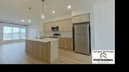 BRAND NEW, PET FRIENDLY 3 Bed & 2.5 Bath Main Suite in SE Image# 5