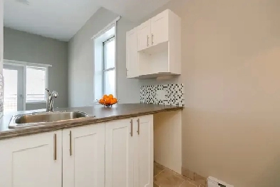 STOP 3½ -Longueuil Image# 10