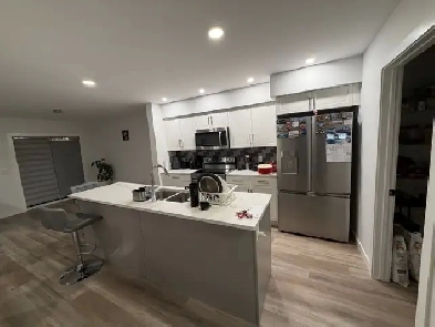 Roomo available for rent Image# 1