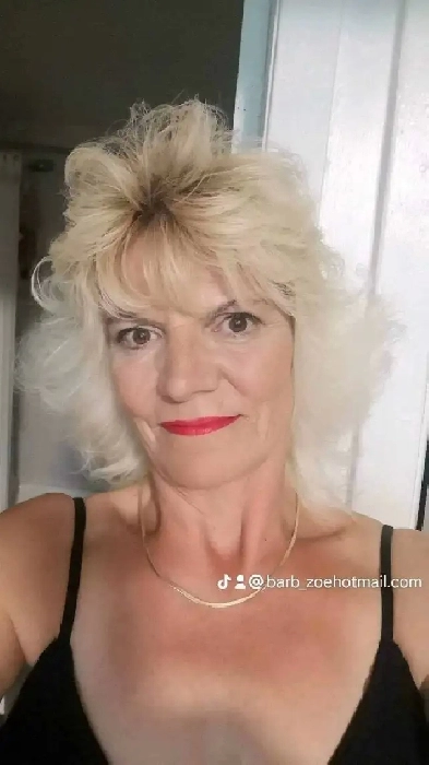 Bedroom fir rent in a 3 bedroom house