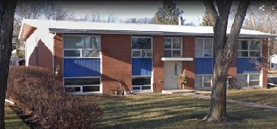 Only $800! 2 brm apartment in Shaunavon 4-plex Image# 2
