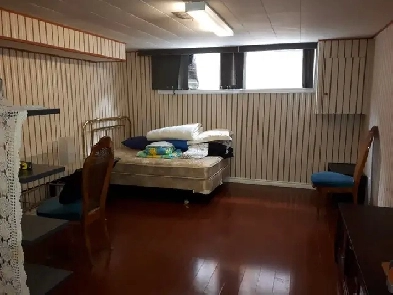 Basement room - Close to York Dale Mall Subway ( start Jan 1 ) Image# 3
