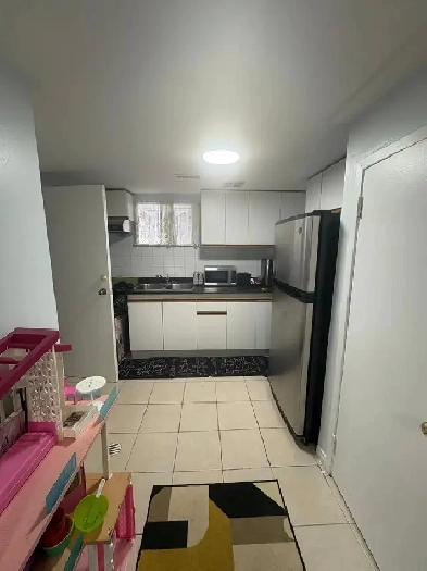 1  Bedroom basement with Living room on Rent Image# 6