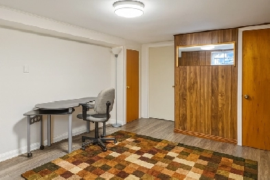 MOVE NOW-LARGE BEAUTIFUL ROOM - STEELES & YONGE Image# 4