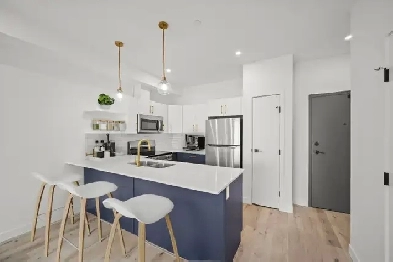 LUXURY 2 Bedroom Apartment! Located in Garden City! Image# 4